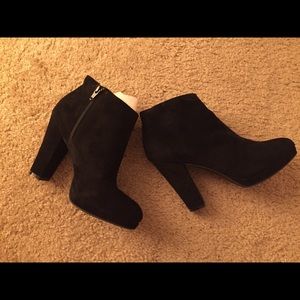 Aldo side-zip heel booties in suede